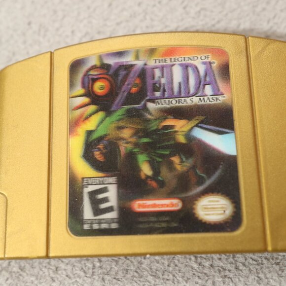 The Legend of Zelda: Majora's Mask - Collector's Edition Holographic N64 - Picture 4 of 9